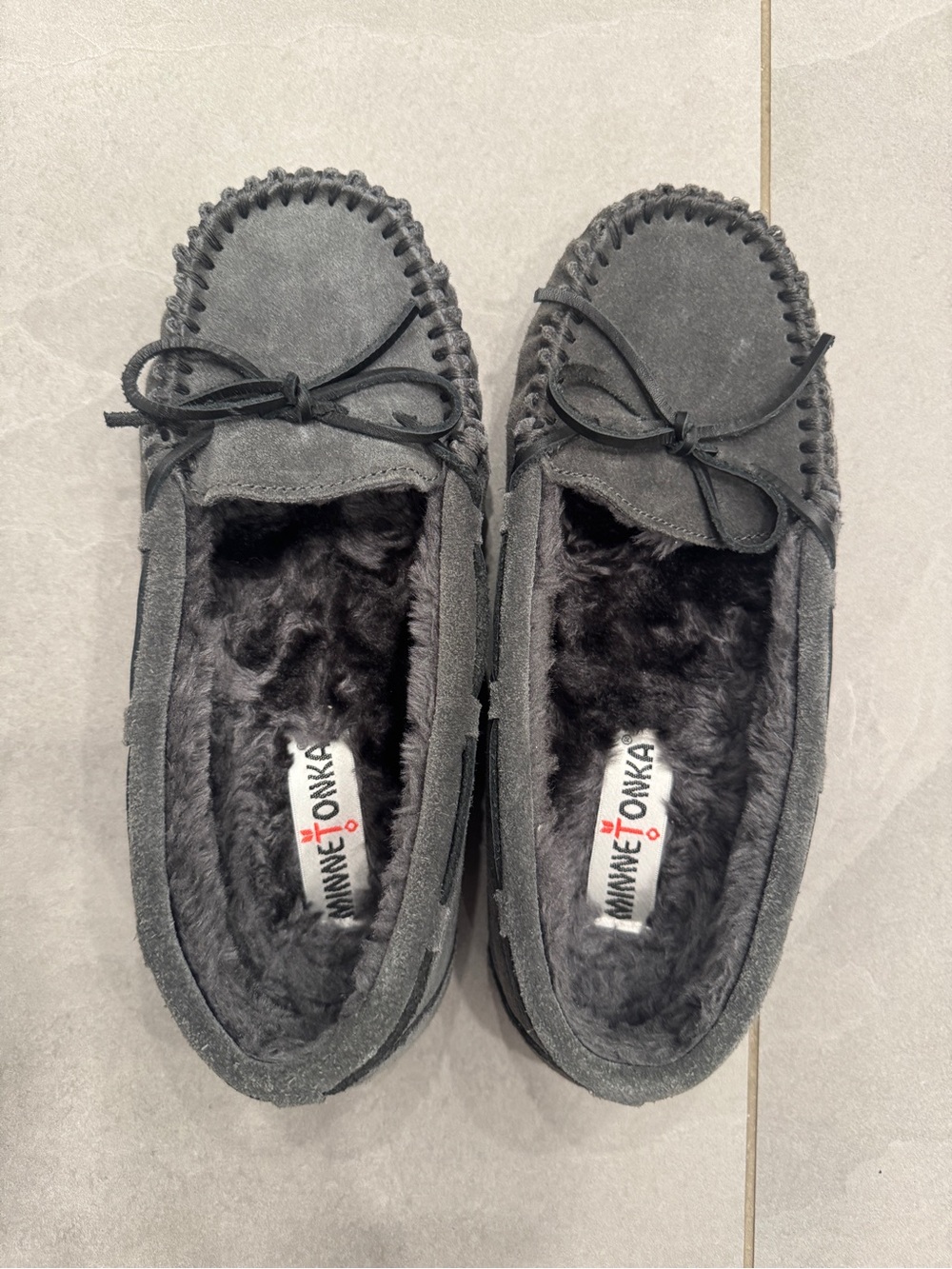Minnetonka Women’s Gray Suede Moccasin with Faux-Fur Lining